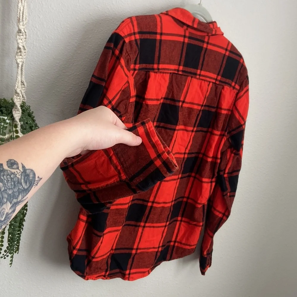 ARIZONA JEAN CO - RED & BLACK BUTTON DOWN - MENS - Picture 8 of 11